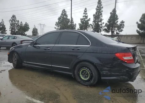 2013 Mercedes-Benz C 250 z USA, uszkodzony, nr VIN WDDGF4HB3DA793567